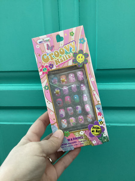 Groovy Flower Nails
