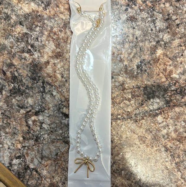 Pearl bow necklace